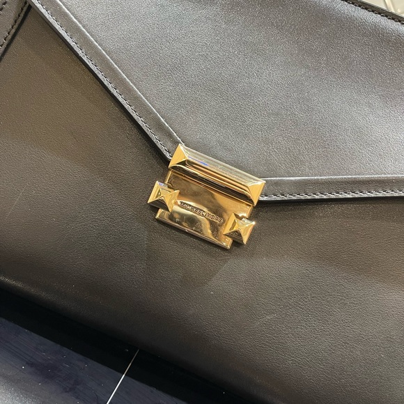 Michael Kors Top Zip Whitney in black leather & gold tone hardware - Picture 3 of 4